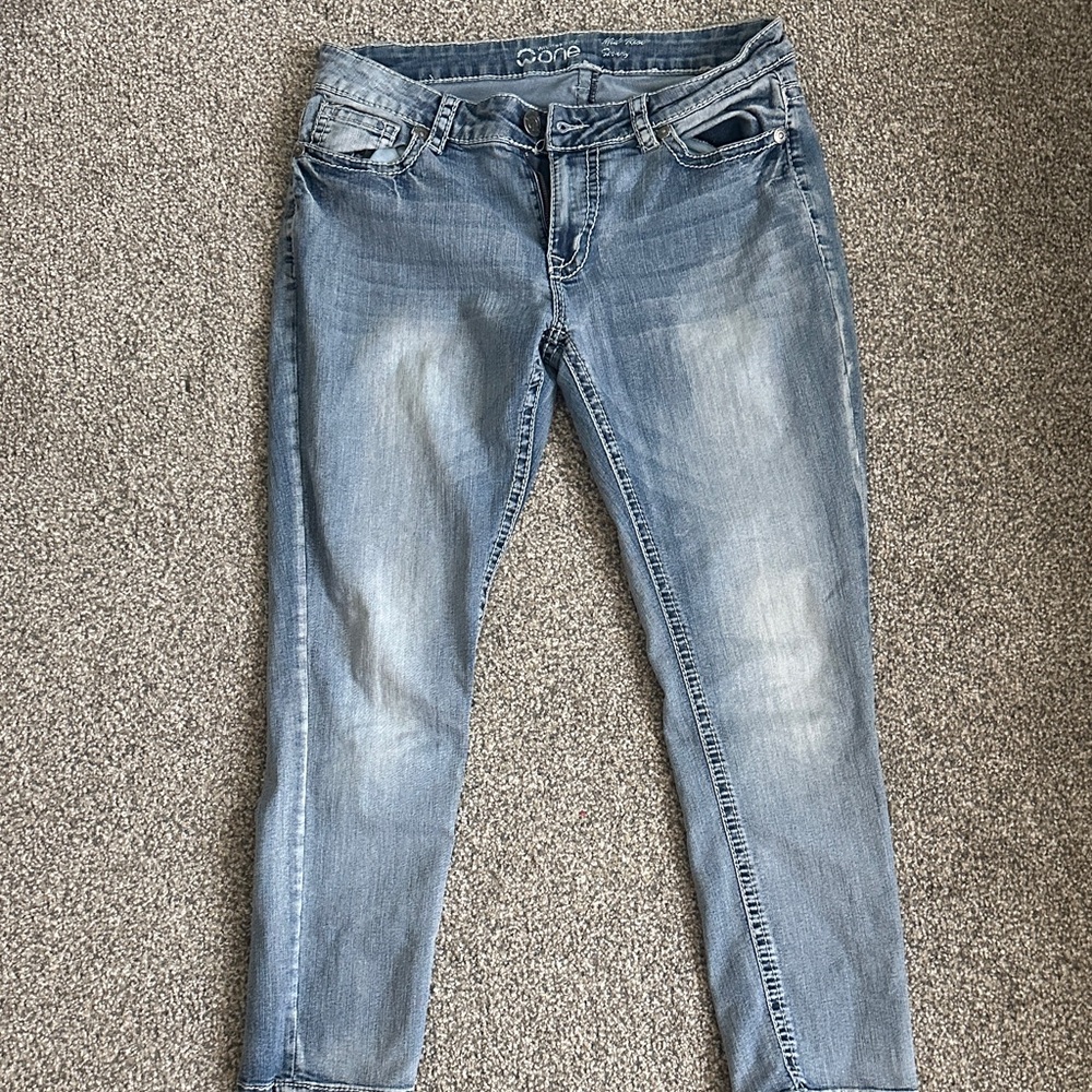 Stylish Light Blue Women's Cropped Jeans